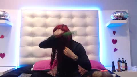 Snapshot of maiapark chatting on March 2, 1:38 pm Maia  online show from March 2, 1:38 pm