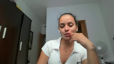 Snapshot of maiapark chatting on June 20, 5:16 pm Maia online show from June 20, 5:16 pm