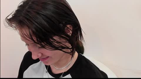 Snapshot of maibys_cute chatting on December 28, 3:47 am maibys online show from December 28, 3:47 am