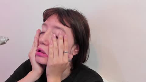 Snapshot of maibys_cute chatting on January 19, 4:01 am maibys online show from January 19, 4:01 am