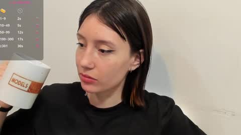 Snapshot of maibys_cute chatting on February 22, 4:18 am maibys online show from February 22, 4:18 am