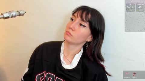 Snapshot of maibys_cute chatting on November 1, 3:52 am maibys online show from November 1, 3:52 am