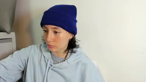 Snapshot of maibys_cute chatting on December 1, 4:06 am maibys online show from December 1, 4:06 am