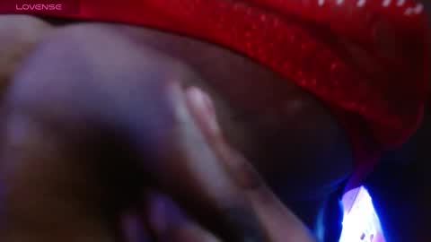 Snapshot of maidi_hot chatting on December 23, 1:35 pm Bella Maidi online show from December 23, 1:35 pm