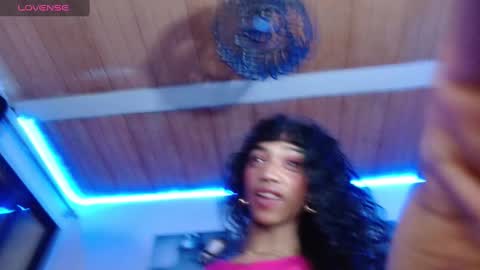 Snapshot of maidi_hot chatting on January 5, 1:47 pm Bella Maidi online show from January 5, 1:47 pm