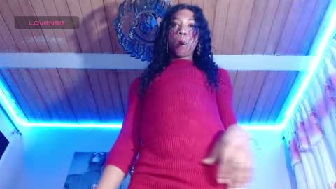 Snapshot of maidi_hot chatting on January 11, 12:07 pm Bella Maidi online show from January 11, 12:07 pm