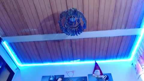 Snapshot of maidi_hot chatting on January 18, 5:04 pm Bella Maidi online show from January 18, 5:04 pm