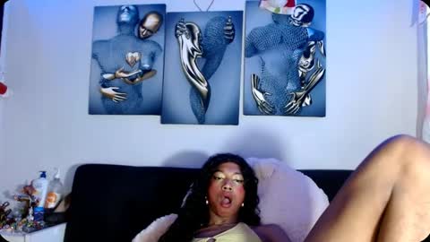 Snapshot of maidi_hot chatting on February 5, 3:31 pm Bella Maidi online show from February 5, 3:31 pm