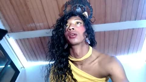 Snapshot of maidi_hot chatting on February 21, 5:53 pm Bella Maidi online show from February 21, 5:53 pm