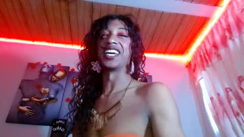 Snapshot of maidi_hot chatting on February 28, 1:47 pm Bella Maidi online show from February 28, 1:47 pm