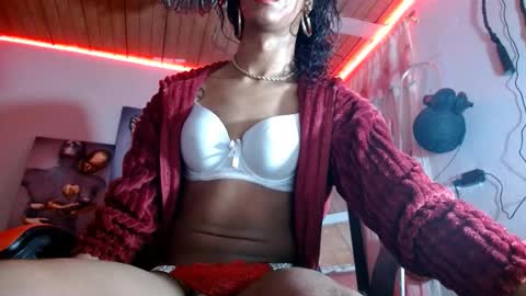 Snapshot of maidi_hot chatting on October 2, 10:44 am Bella Maidi online show from October 2, 10:44 am