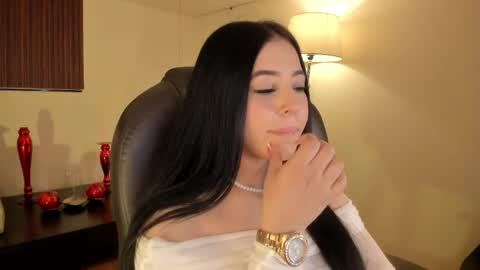 Snapshot of maiiitee_ chatting on April 9, 1:27 pm Mait online show from April 9, 1:27 pm