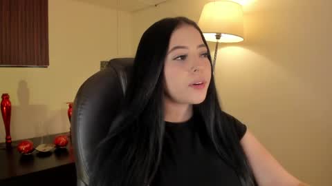 Snapshot of maiiitee_ chatting on May 1, 3:27 pm Mait online show from May 1, 3:27 pm