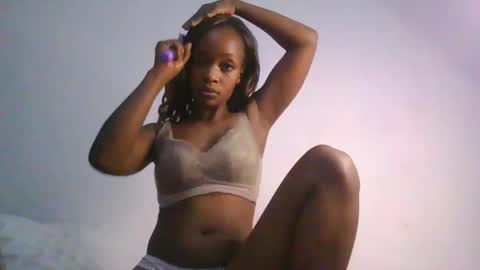 Mailah online show from March 13, 1:01 am