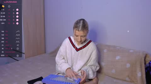 Your kitty online show from December 17, 2:44 am