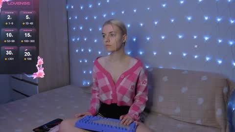 Your kitty online show from November 12, 4:07 pm