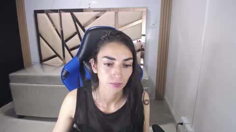 Snapshot of maily_a_ chatting on December 5, 3:26 am Maily online show from December 5, 3:26 am