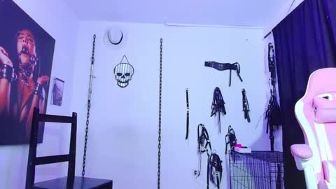 Mailyn online show from December 19, 7:40 pm