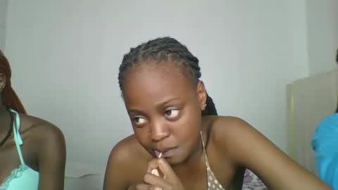 Snapshot of maira_luv1 chatting on December 13, 10:15 pm maira luv1 online show from December 13, 10:15 pm