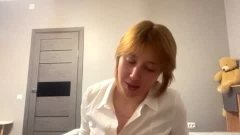 Snapshot of maisawin chatting on June 25, 2:33 am Evie online show from June 25, 2:33 am