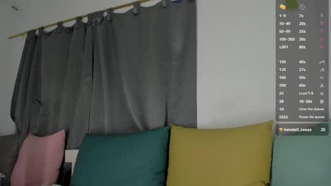 Snapshot of maison_sofiaa chatting on January 13, 5:12 am online show from January 13, 5:12 am