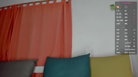 Snapshot of maison_sofiaa chatting on January 27, 5:25 am online show from January 27, 5:25 am