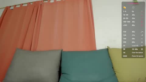 Snapshot of maison_sofiaa chatting on February 4, 5:10 am online show from February 4, 5:10 am