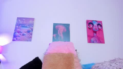 mai  online show from November 17, 7:08 pm