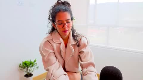 Snapshot of maithe_perroni chatting on March 27, 9:14 pm Lauu online show from March 27, 9:14 pm