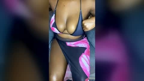 Snapshot of maitresseee chatting on July 22, 7:22 am maitresseee online show from July 22, 7:22 am
