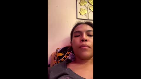 Snapshot of majestic_bella chatting on April 21, 2:51 am Bella online show from April 21, 2:51 am