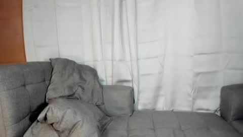 Snapshot of majestictsnathalie chatting on March 6, 8:55 am Natalieloves online show from March 6, 8:55 am