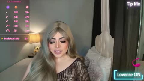 Snapshot of majestydannaxx chatting on November 26, 3:51 am majestydannaxx online show from November 26, 3:51 am