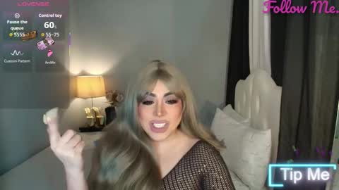 Snapshot of majestydannaxx chatting on November 30, 4:05 am majestydannaxx online show from November 30, 4:05 am