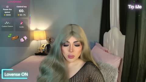 Snapshot of majestydannaxx chatting on December 14, 3:56 am majestydannaxx online show from December 14, 3:56 am