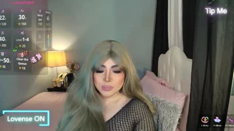 Snapshot of majestydannaxx chatting on December 15, 3:11 am majestydannaxx online show from December 15, 3:11 am