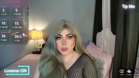 Snapshot of majestydannaxx chatting on December 17, 3:12 am majestydannaxx online show from December 17, 3:12 am