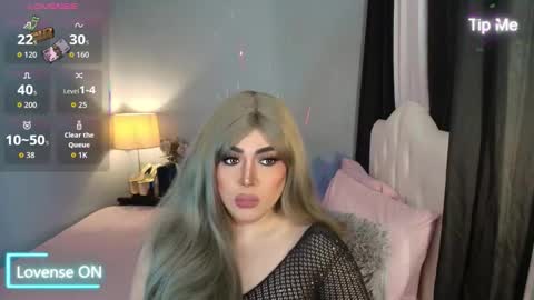 Snapshot of majestydannaxx chatting on December 18, 3:01 am majestydannaxx online show from December 18, 3:01 am