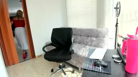 Snapshot of majo_soussa chatting on February 6, 7:18 pm Majo Soussa online show from February 6, 7:18 pm