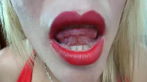 Snapshot of majo_soussa chatting on October 1, 1:06 pm Majo Soussa online show from October 1, 1:06 pm