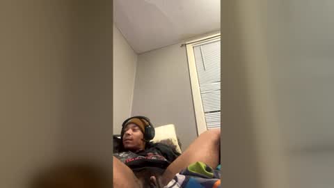 Snapshot of mak232000 chatting on December 15, 9:24 am mak online show from December 15, 9:24 am