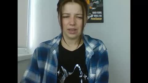 make_mesmile online show from April 25, 6:49 am