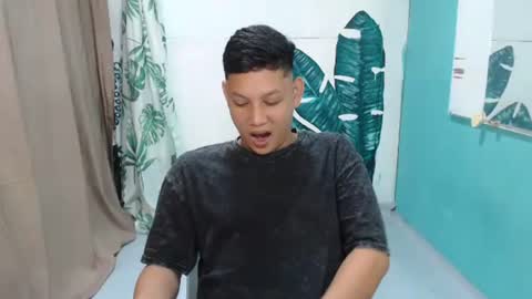 Snapshot of makehugecock chatting on October 27, 8:13 pm makehugecock online show from October 27, 8:13 pm