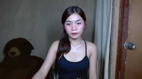 Snapshot of makeme_wettt chatting on February 8, 3:52 am makeme_wettt online show from February 8, 3:52 am