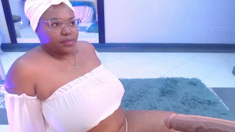 Snapshot of makena_gh chatting on January 23, 3:48 am makena online show from January 23, 3:48 am