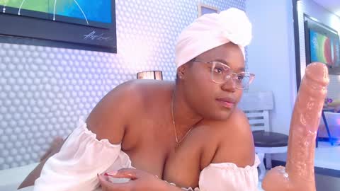 Snapshot of makena_gh chatting on January 23, 9:50 am makena online show from January 23, 9:50 am