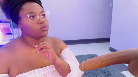 Snapshot of makena_gh chatting on January 30, 3:22 am makena online show from January 30, 3:22 am