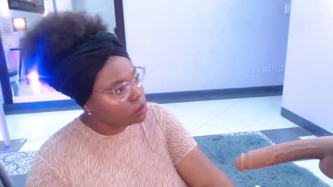 Snapshot of makena_gh chatting on February 1, 2:47 am makena online show from February 1, 2:47 am