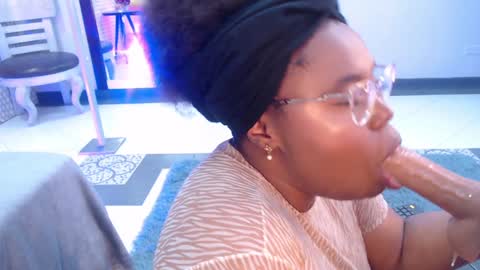 Snapshot of makena_gh chatting on February 1, 5:49 am makena online show from February 1, 5:49 am