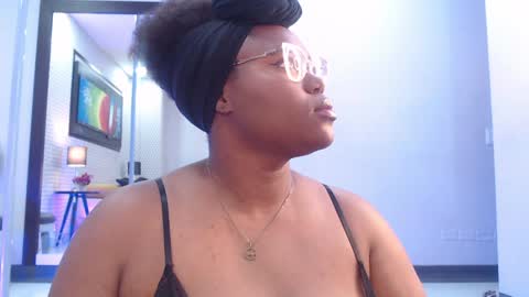 Snapshot of makena_gh chatting on February 3, 3:20 am makena online show from February 3, 3:20 am